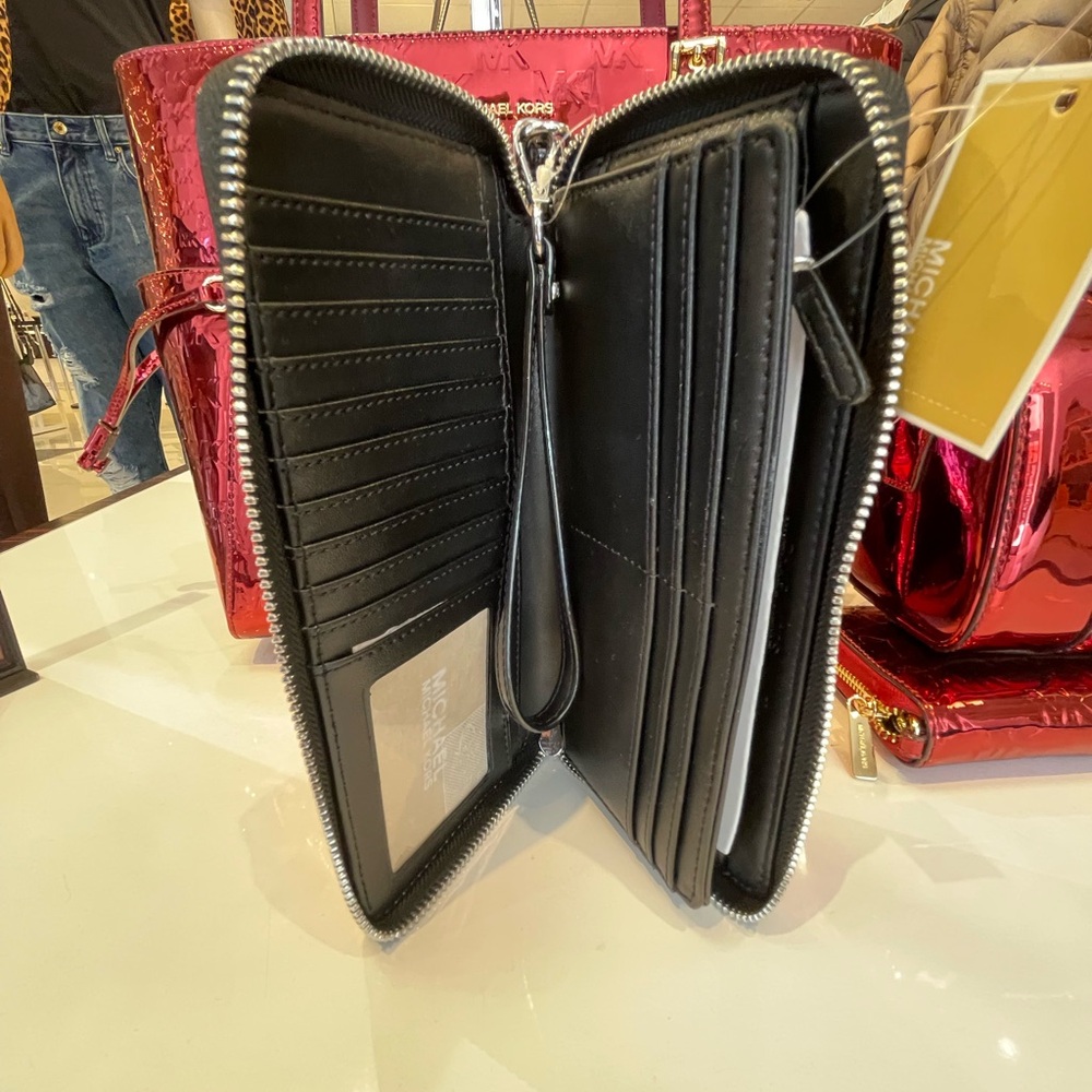 MICHAEL KORS Jet Set Larg Patent Logo Debossed Continental Wallet Wristlet Phone - Picture 3 of 16